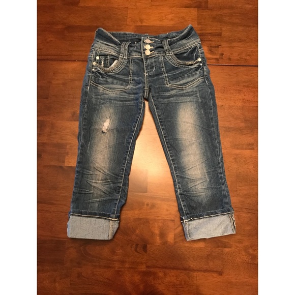 Almost Famous Denim - Almost Famous Denim Capris Sz 1